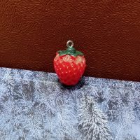 پیکسل سه بعدی آویزدار مدل توت فرنگی