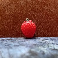 پیکسل سه بعدی آویزدار مدل توت فرنگی
